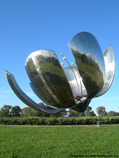 Floralis Generica