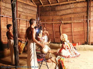 Kathakali dance at Vijana Kala Vedi Cutural Centre